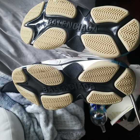 Balenciaga women's tennis shoes - Picture 3 of 3